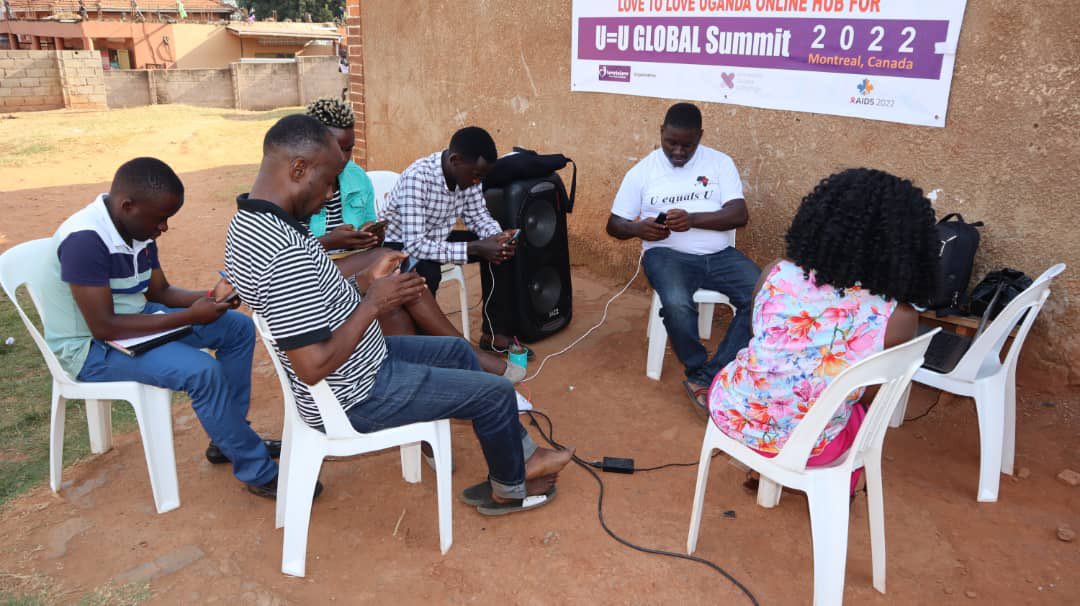 MAbubannks's tweet photo. People in Vietnam 🇻🇳 when they were diagnosed with HIV they where afraid cause they thought of dieing soon but with #KequalsK they know they can live longer #UequalsUSummit22 #UequalsU🇺🇬 #OequalsO🇺🇬 #LoveToLoveUequalsU🇺🇬 https://t.co/wVlRLOPlDj
