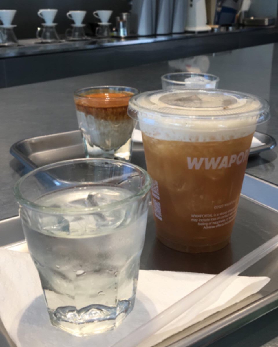 DineHeavenly's tweet photo. WWA Portal

Dirty coffee อร่อยเหมือนเดิม นมสดและแก้วเย็นจัดราดด้วยกาแฟด้านบน กินแบบไม่คนจะได้ความเข้มและเปรี้ยวของกาแฟและความมันของนม อีกเมนูเป็น Miami beach ชาผลไม้กลิ่นแอปเปิ้ล เมนูนี้เฉยๆ ร้านตั้งอยู่ที่สุขุมวิท 19 ห่าง BTS อโศกเล็กน้อย @aroii #อร่อยบอกต่อ https://t.co/9g43qqwoUK