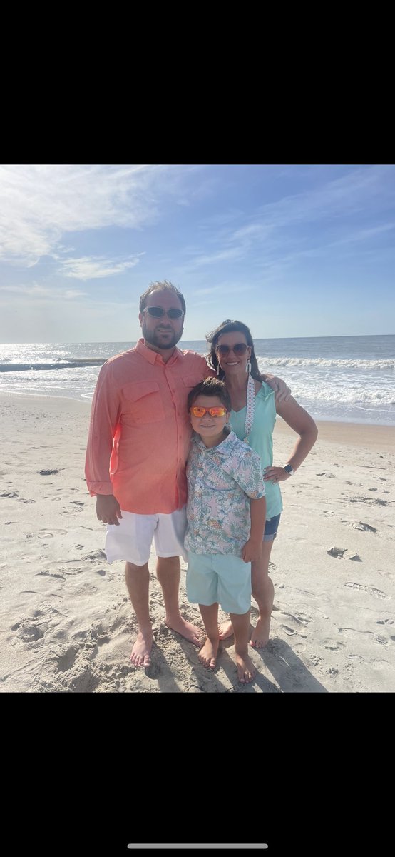 erica_aiken's tweet photo. Thankful for another vacation week spent in one of our favorite places @BrettAiken21 #Edgarfamilyvacay #Edisto #Edislow https://t.co/bRAUcX4rLj