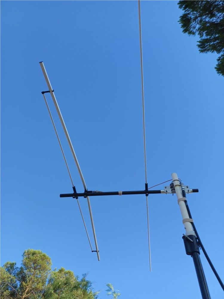 FlyRadar1's tweet photo. The FlyRadar antenna ready for the first tests.
https://t.co/2FB3sDPnKL
#Radar #syntheticapertureradar #marsexploration #MarsExpress #NASA #agenziaspazialeitaliana #agenziaspaziale https://t.co/JzUDJ6XEZl