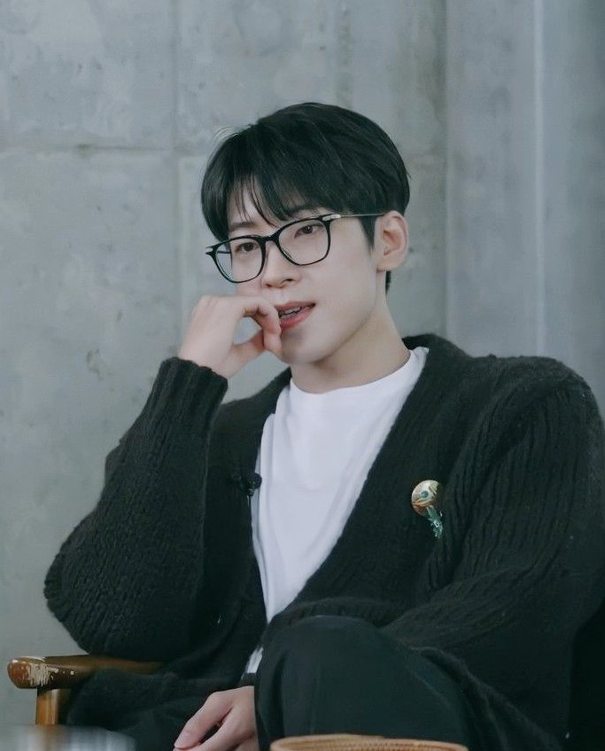 #WonMina drabble | Enchanted

"𝙎𝙝𝙚 𝙬𝙖𝙨 𝙚𝙣𝙘𝙝𝙖𝙣𝙩𝙚𝙙 𝙩𝙤 𝙢𝙚𝙚𝙩 𝙝𝙞𝙢..."

#twiceteenwrites #twiceteenau #twiceteen #WONWOO #MINA #TWICE #SEVENTEEN