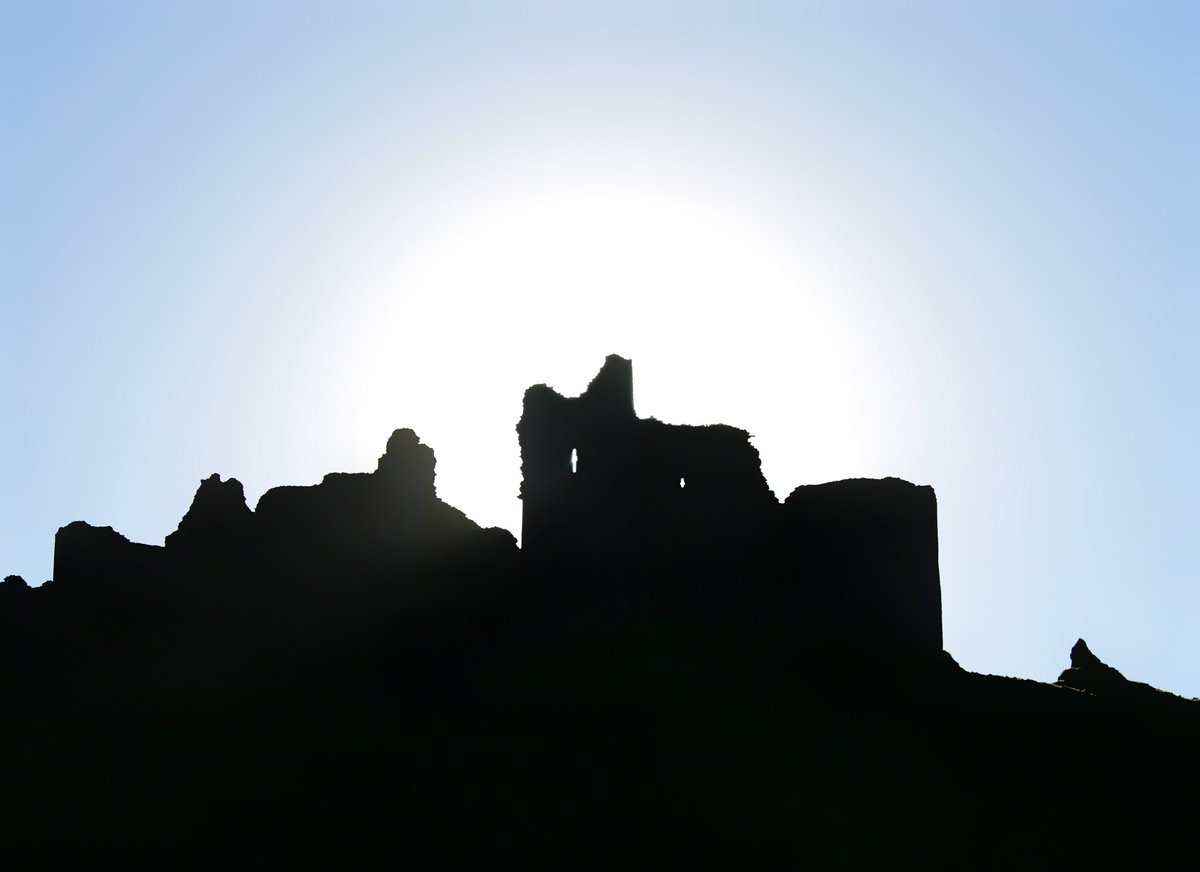 Looking back at #CarregCennen.
🏰
@ILoveLGBTTravel @visitwales @igaytravelguide #Castle #Wales #OMGB #WW #TT #TTOT #TravelTuesday #Gaytravel #Travel #LesbianTravel #Photography #Destination #TravelPhotography #TravelTuesday #TravelMixers #TravelTheWorld #Ruins #picoftheday