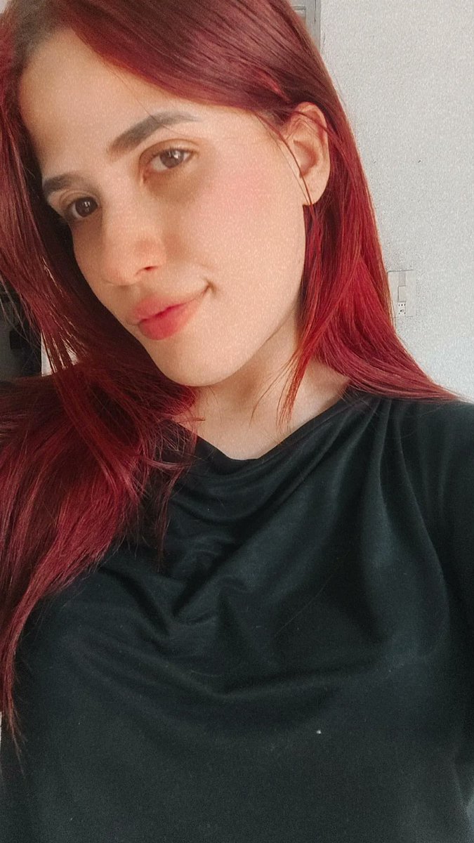 aleccittx's tweet image. Llorona y ojerosa, pero buena muchacha.