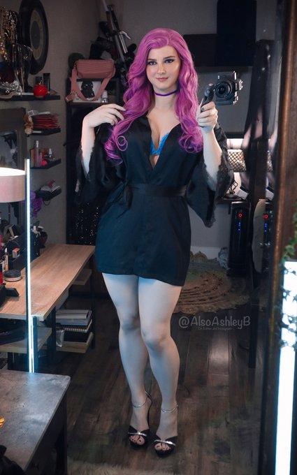 Somebody needs to help me out of this robe ? https://t.co/bt881eZqgp