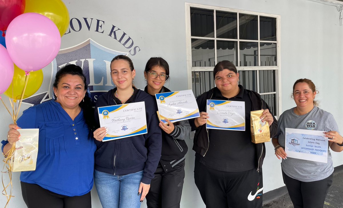 lisasespinosa's tweet photo. We ❤️ Kids” ha tenido el privilegio este verano de recibir a 3 jóvenes del área ya que nos destacamos por nuestro aporte a la comunidad y ha sido un placer permitirle a Brittney, Daniela y  Ayelen ser parte de nuestra familia y constribuir en su formación profesional @CTEMiami https://t.co/HX1Qplims7