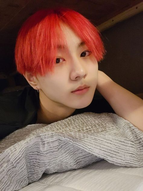 samkssp's tweet photo. : good night, everybody !! 🍓 https://t.co/Izny0r0YJO