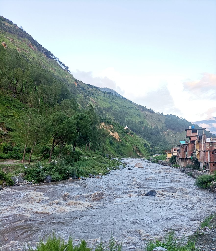 door_reh_bhadwe's tweet photo. बहाव
पहाड़
बदलाव.... 
#Trithanvalley
#HimachalPradesh https://t.co/7fupXsBXXv