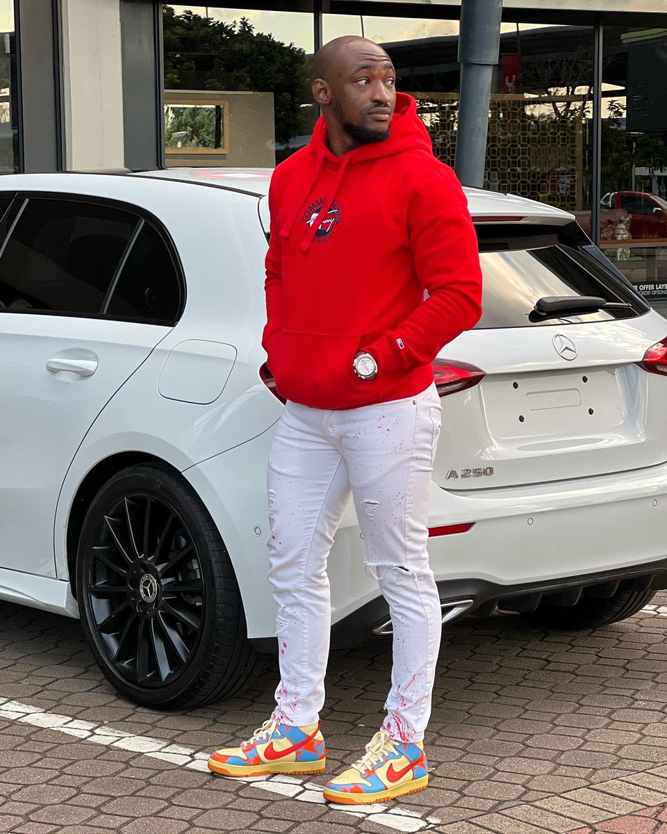 mpilo_mthethwa's tweet photo. 🥤 #grootman https://t.co/YboU27VkQD