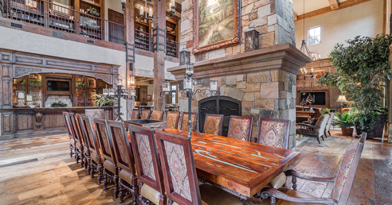 luxemagazine's tweet photo. From an 800-bottle wine room to an outdoor kitchen and putting green, this Brazos Valley beauty has it all. Step inside Oldham Goodwin’s exclusive listing. https://t.co/JdXllQS6hB
#LuxePartner #OldhamGoodwin
