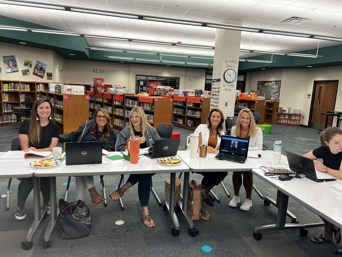 LightFarmsElem's tweet photo. Enjoying learning with our team leaders today!  Thank you @LeahRumsey for diving into PLC with us!#prosperproud https://t.co/mee8C70gfx