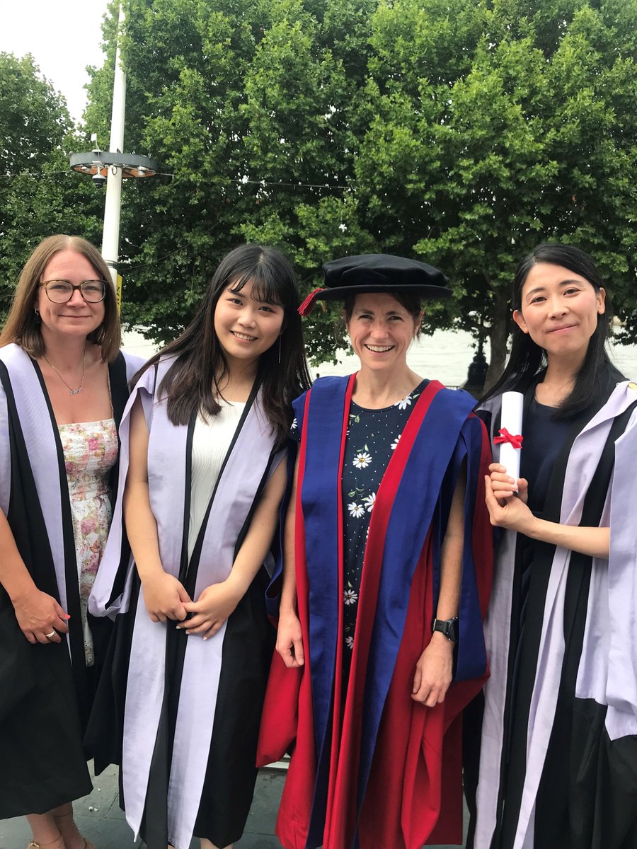Congrats to our MSc graduates in #PalliativeCare 2022 👩‍🎓👨‍🎓 Wonderful to see you and well done! Wishing you all the best for the future! #Graduation2022 @KingsNursing