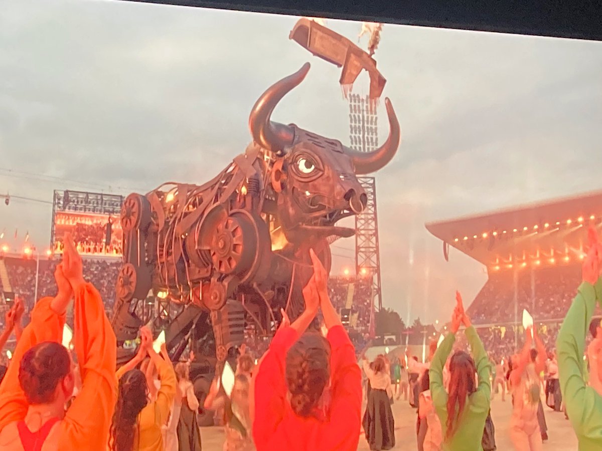 P4CwithMrsT's tweet photo. Such an emotive opening ceremony! Well done Birmingham! 🧡 Stunning! #CommonwealthGames2022 https://t.co/LqwJlUh3gA