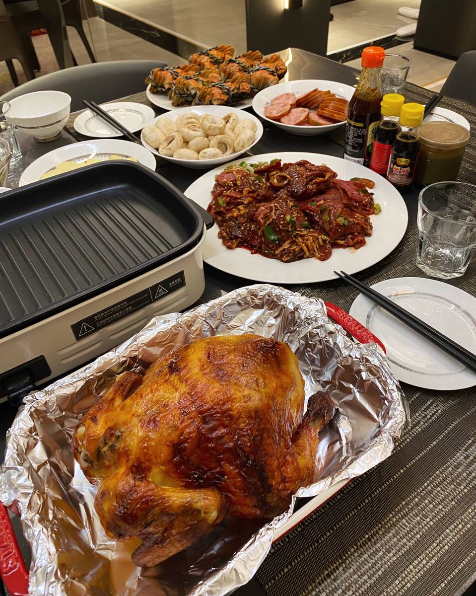 Dimplesmoe's tweet image. Today, my good sister moved, come to her house for a small gathering.