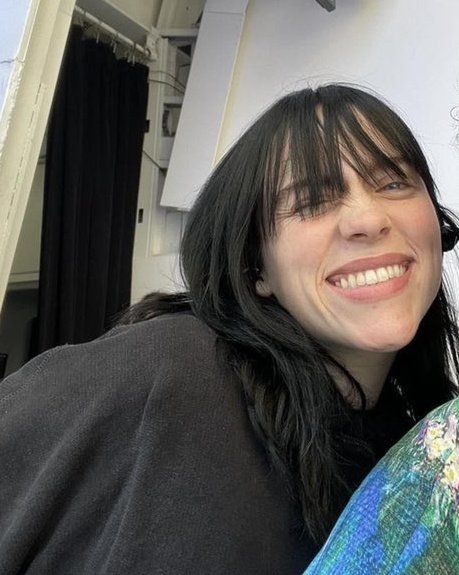 safseilish's tweet image. THIS SMILE, BILLIE EILISH.