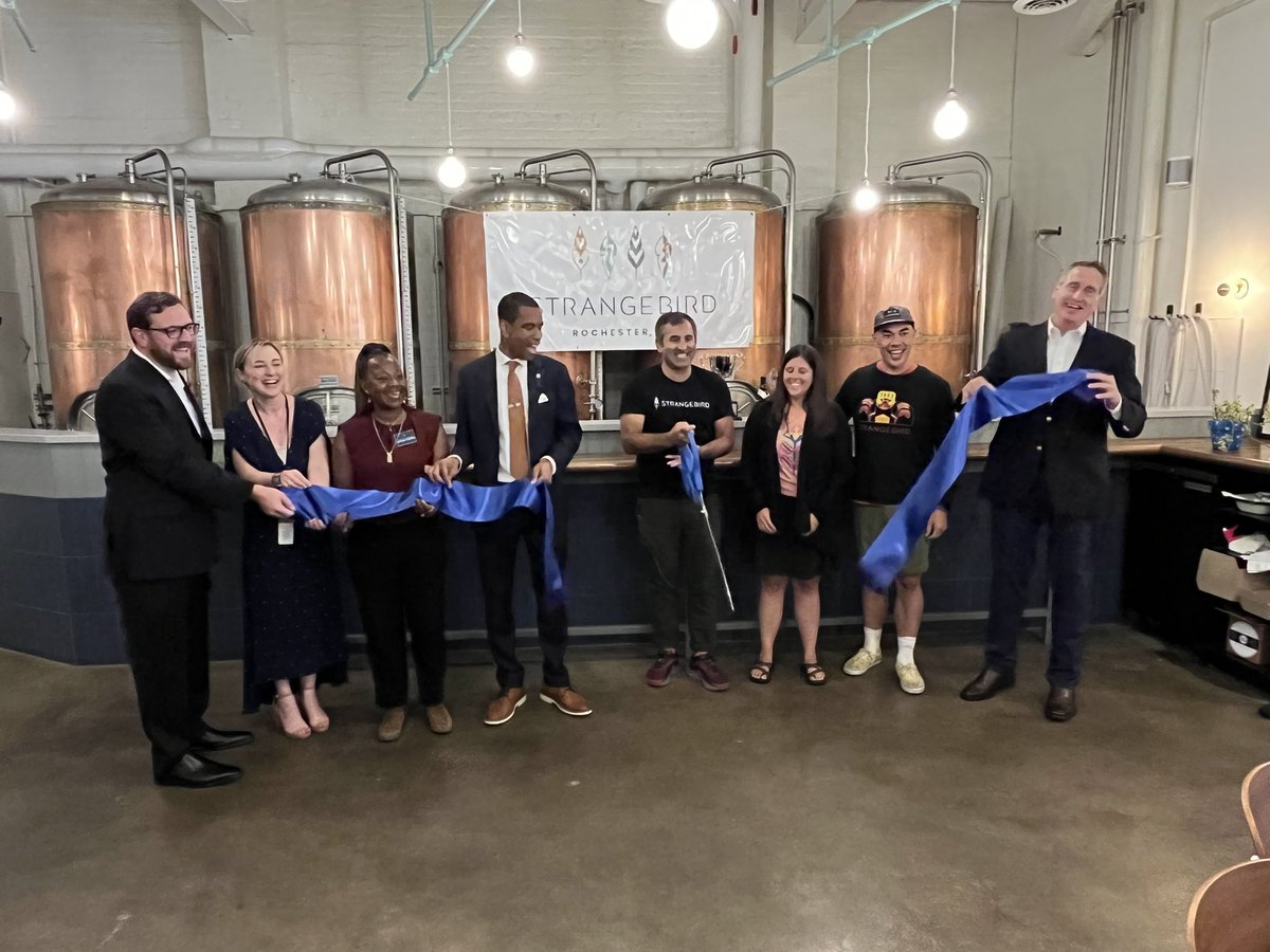 MarcCohenNY's tweet photo. .@strangebirdbeer could’ve opened in any city in the world - they chose Rochester, NY. And within *10 months* of being open, they were named NYS Brewery of the Year!

They have an incredible product and an incredible team. Thank you for making this city and region a better place! https://t.co/G52rPSeWtg