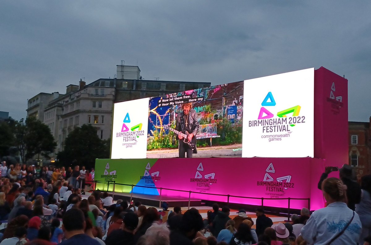 Thousands of people here: More stunning scenes from Victoria Square during the opening ceremony of @birminghamcg22 with @tonyiommi @Malala @LennyHenry and... a very famous bull in the ring! @birmingham_live @CityLife_Bham @MeganArcherFox @BlackSabbath