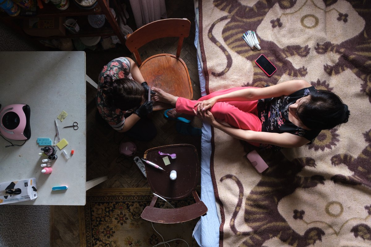 chekachkov's tweet photo. Lera is doing pedicure to Marinain the dorm, where #displaced people live. Lera is from #Kharkiv and working with nails was her hobby. When she moved to #Lviv after #russian #invasion she started to work with the nails for a small fee in the dorm where she now lives
#Ukraine https://t.co/IxRsMCQGdb