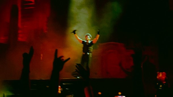 madnssxo's tweet photo. after hours til dawn tour in detroit https://t.co/8qHlunIOth