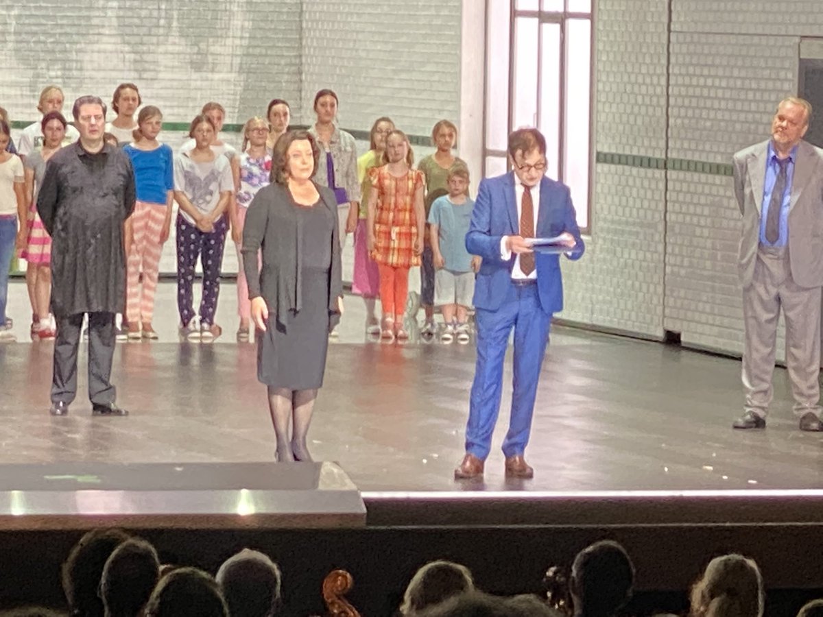 Tonight in Munich, a very special moment as <a href="/NStemme/">Nina Stemme</a> is honoured with title of ‚Bayerische Kammersängerin‘ 👏 Brava!