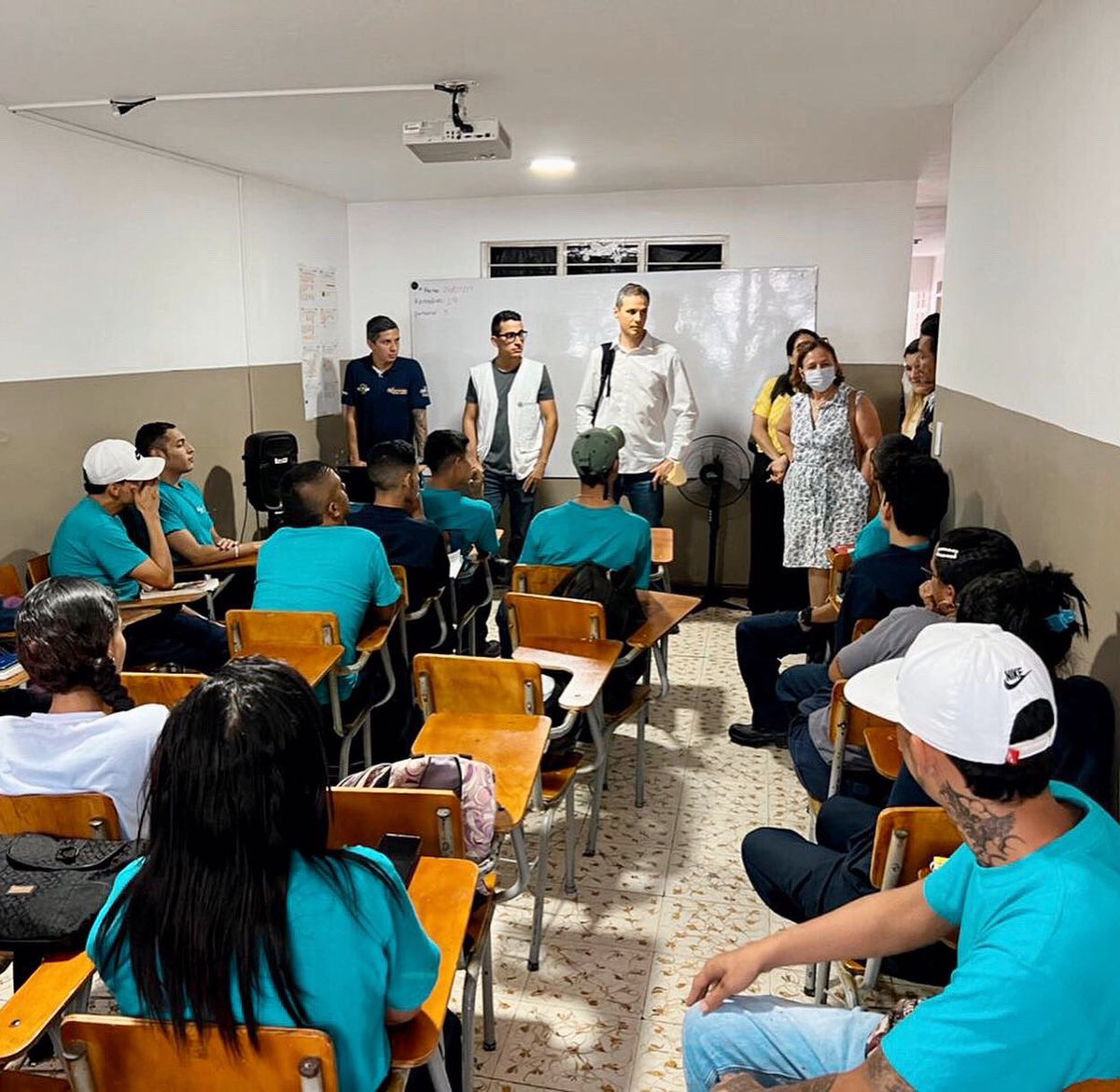cedecurorg's tweet photo. ¡Seguimos fortaleciendo alianzas!🌐
Continuamos trabajando junto a @EMpowerweb desde el 2013 se han comprometido con nuestras alternativas de desarrollo económico. Hemos capacitado y certificado a 460 jóvenes en Mecánica de Motos, el 96% de egresados ya se encuentran empleados. https://t.co/zhcBDftvxE