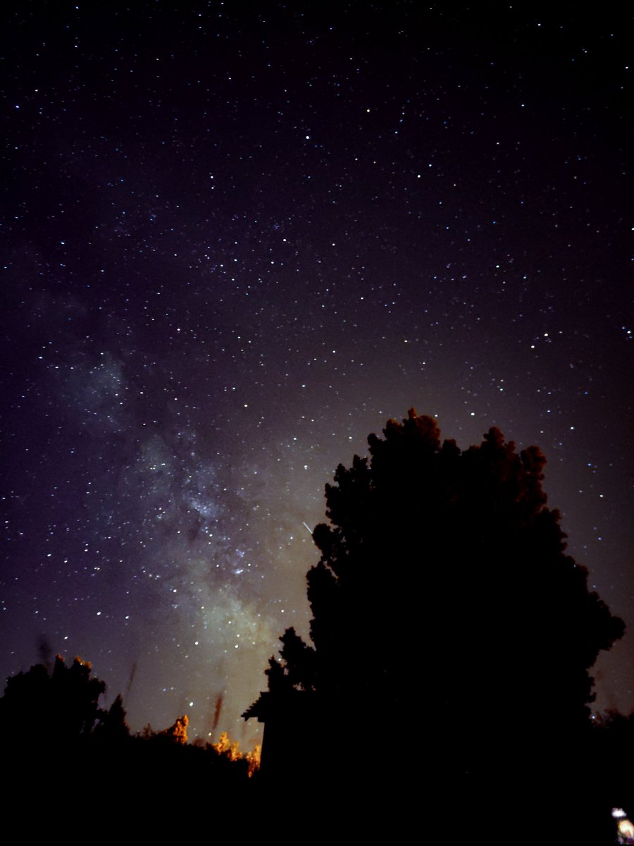 orionsbelttt's tweet image. Samanyolu ✨ sizin seçiminiz hangisi?
@XiaomiTurkiye #pocox3 uzun pozlama ile yıldızlı gökyüzü ✨🧡