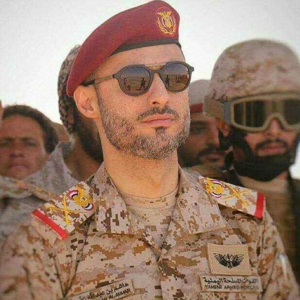 RashidMaarouf's tweet photo. بخصوص اللواء هاشم الأحمر هو متواجد في عدن ومرشح لمنصب وكانت الإشاعات تتحدث عن وزارة الدفاع ولكن لم يتم ذلك واتوقع ان يتم تعيينه في هيئة الأركان
أو نائباً لوزير الدفاع خلال اليومين القادمه قرارات جديدة وتعيينات جديدة قد تشمل كل الوزارات
#راشد_معروف https://t.co/z8SyMNZlBh