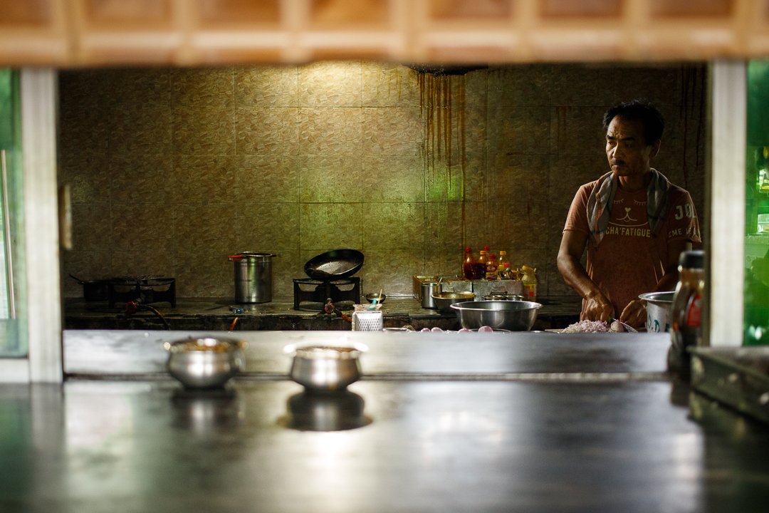 BryHong's tweet photo. Pickup Window
West Bengal, India - Jul 19, 2022

The view into the kitchen at a hotel/dhaba (roadside eatery). Pretty good parathas at this one.

📷: #Canon6DMarkII

#india #streetphotography #streetphotography #canon6dmkii #40mmpancake https://t.co/bXi5sUphHD