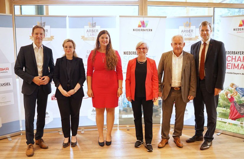 #Bavaria ist the economic powerhouse of 🇩🇪 thanks to high-performance #SMEs. We had the pleasure to award the #ARBERLANDPremium &amp; #TOPUnternehmenNB prizes to 23 of such enterprises that excel in #sustainability, #innovation and contribute significantly to our regional economy.