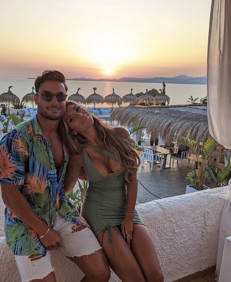 Livelong5_'s tweet photo. The most beautiful couples in love island history #LoveIsland https://t.co/4poIBtwl3G