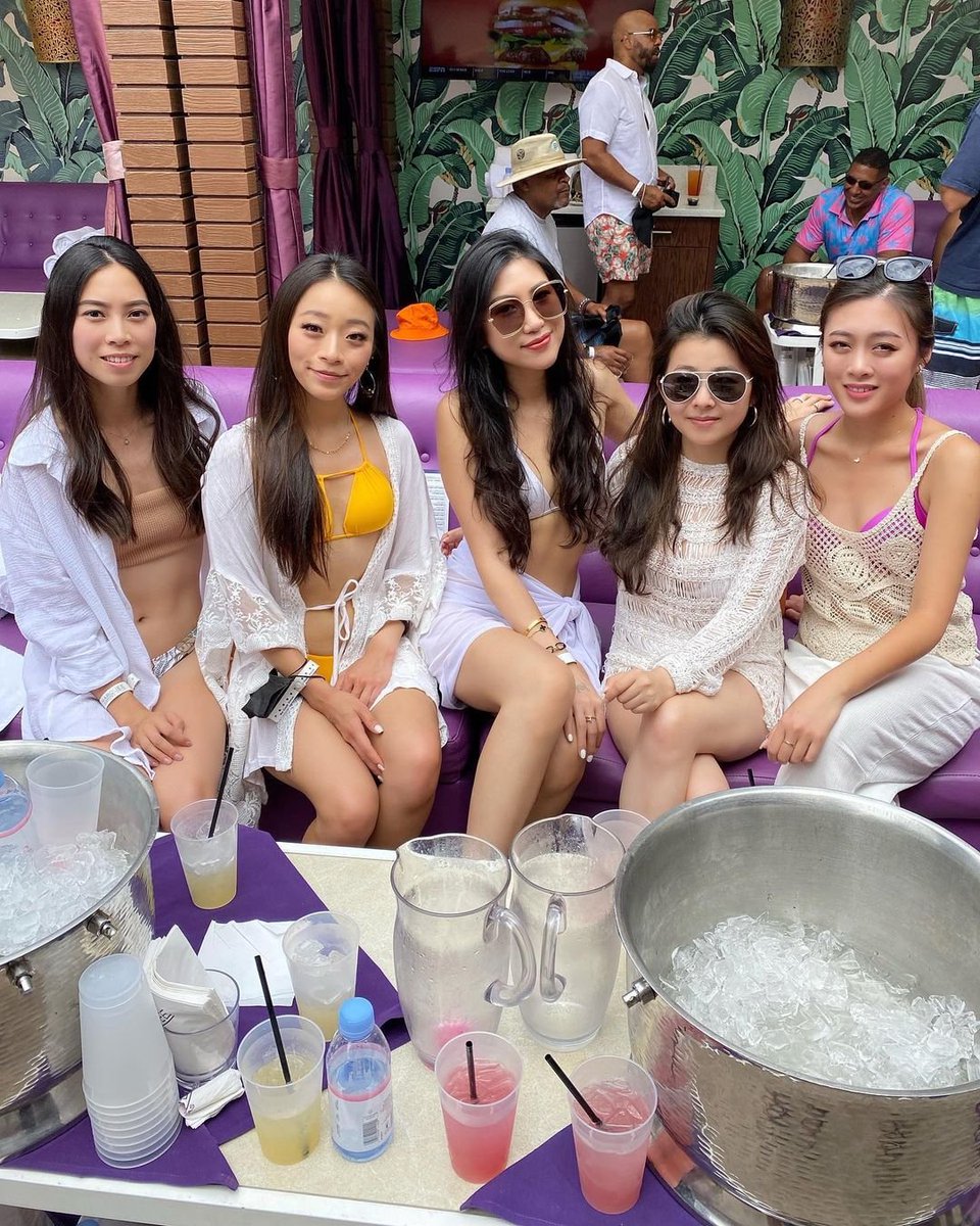 fliyv8g's tweet photo. You can choose what you like....!
All are singles

#beautifulladies 
#bikinioftheday 
#spendtime 
#friendgoal https://t.co/7PEDZA7FB7