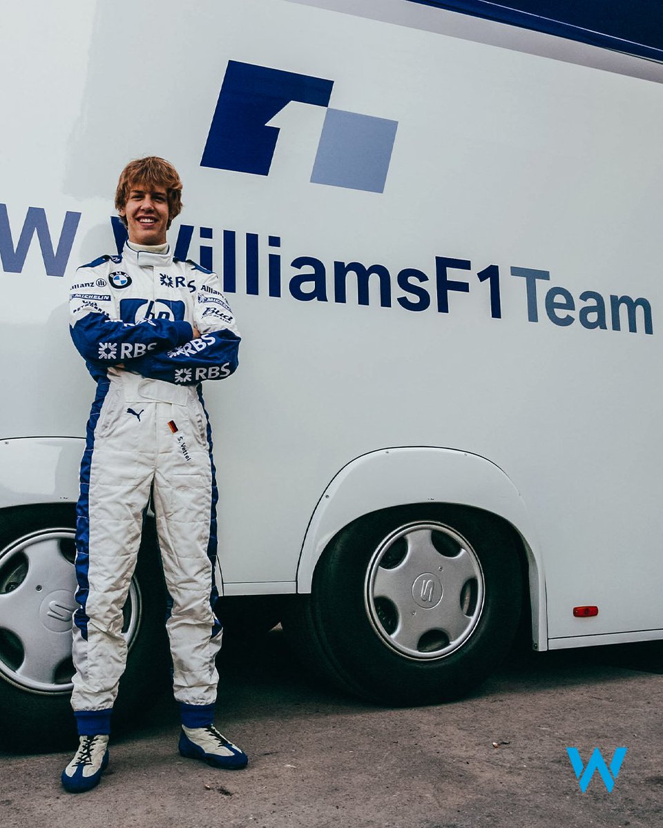 ChecoSlovaco_'s tweet photo. @F1Tornello @F1 Gracias por tanto, ecológico Sebastian Vettel. 👋🏁

#AstonMartinF1 
#GPHungria https://t.co/CgkJ3QvoxB
