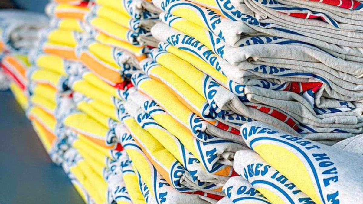 Ever thought about promoting your shop’s services with an online merchandise store? Find out how InkSoft can help: bit.ly/3baKBvk