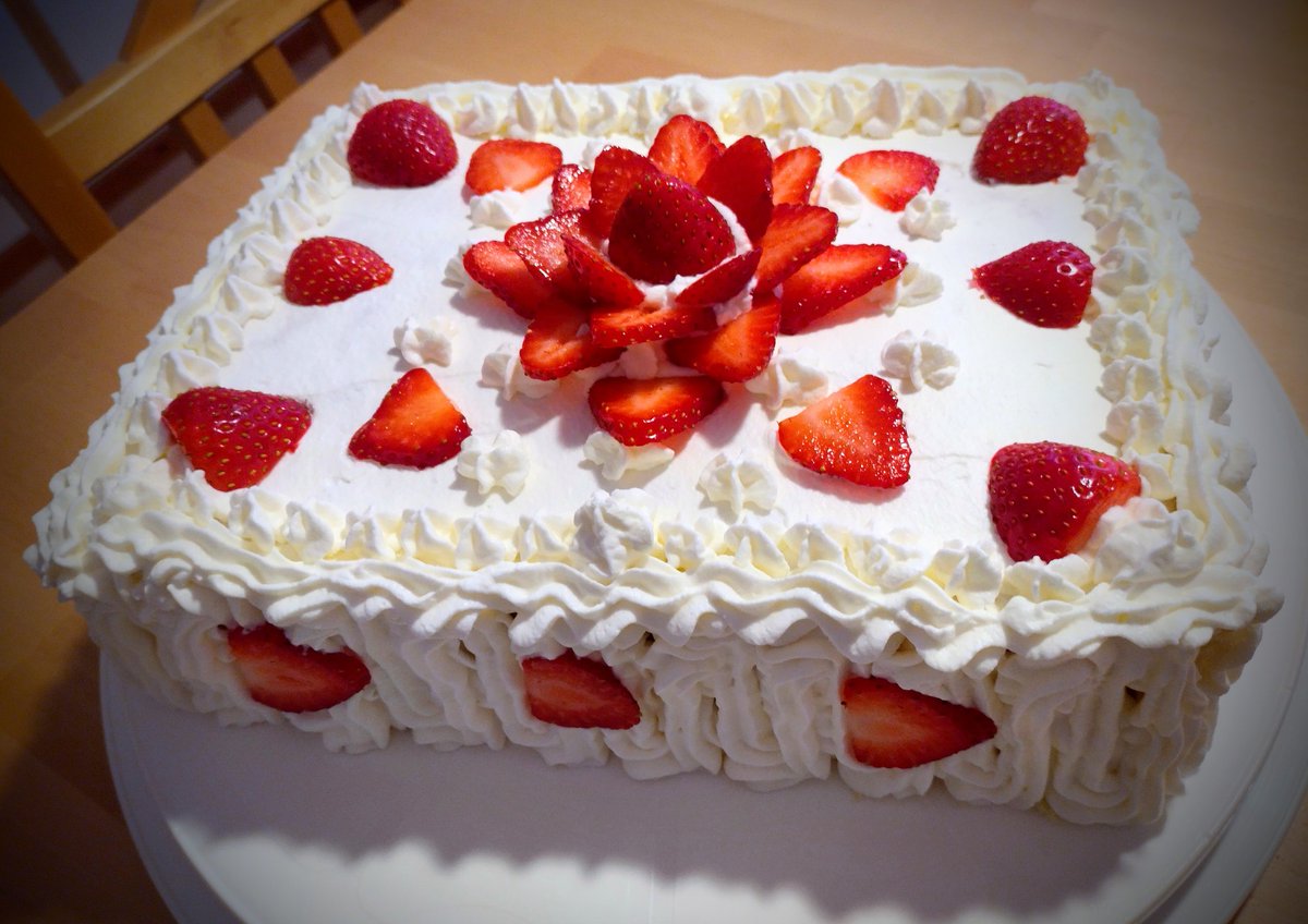 Noctylumi's tweet photo. Birf cake for sis 🍰 https://t.co/oIvbYlJhFw