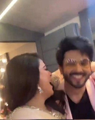 PreeranN's tweet photo. The best hug 😭😭❤️❤️🧿🧿🧿
Mummmyyy I can't stop watching themm 😭😭😭❤️❤️❤️🧿🧿
#DheeShra 
#ShraddhaArya 
#Dheerajdhoopar https://t.co/MXn6Adnsrb
