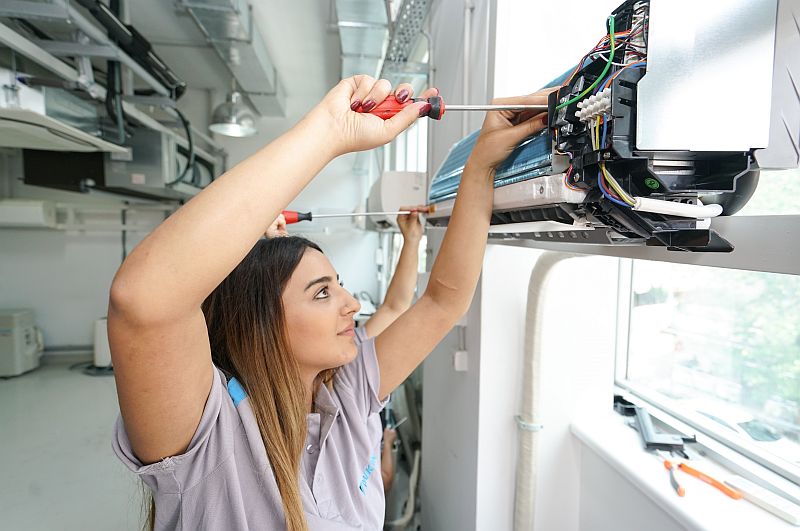 enerjivetesisat's tweet photo. Klimada elektrik faturasını düşüren üç kritik adım: Doğru ürün, doğru montaj, düzenli bakım
https://t.co/rNVT7vda5b
@DaikinTurkiye #splitklima #elektrik #tasarruf #sağlık #düzenlibakım #Daikin #DoğruHavaUzmanı #Klima #KlimaVerimliKullanma #Verimlilik #Tasarruf https://t.co/vZspddUL7n