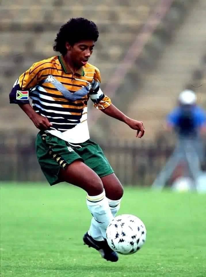 verapauw's tweet photo. From player in the first international game of 🇿🇦 to coach of the first winner of the African Championships! Desiree Ellis is this legend. What a career! 👊 @descaptain #AfricanCoachOfTheYear x3 @Banyana_Banyana 💚 https://t.co/ufMFQWN0D9