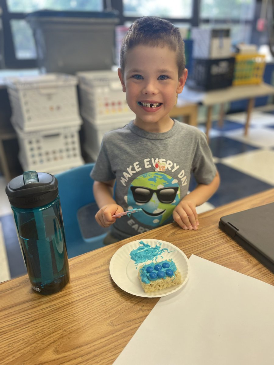 Ending STEM/LEGO week with a delicious Lego block treat! Yummy! 😋 #beartavernpride #hvrsdesy2022