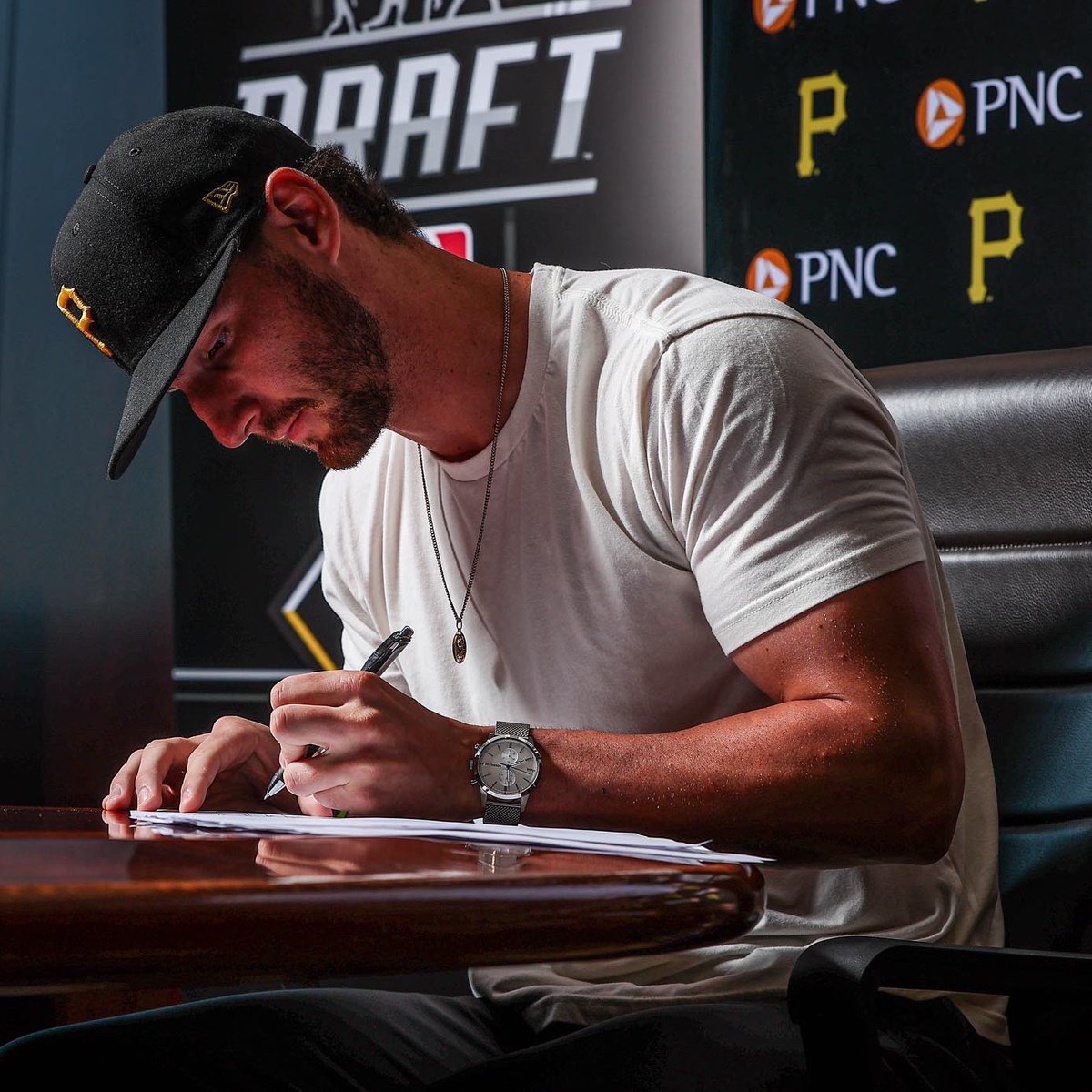 GamecockBSB's tweet photo. Congrats @JosiahSightler on signing with the @Pirates!! 

#GoBeGreat

#Gamecocks | #ForeverToThee https://t.co/hbi1kX50th