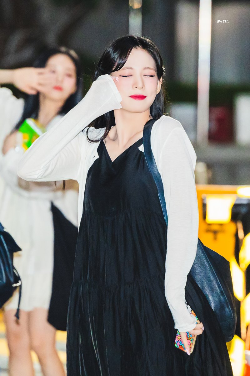 sw_chaeyoung's tweet photo. 220717 HQ

#프로미스나인  #이채영
#fromis_9 https://t.co/6zxBwalnWJ