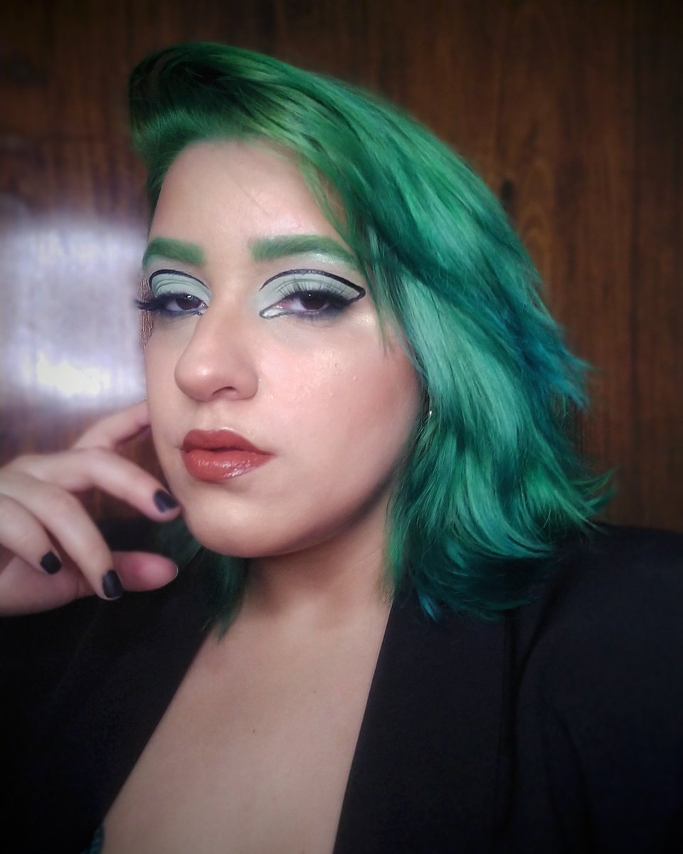 muaaremua's tweet photo. GreenMint💚✨
@arcticfoxcolor in #afphantomgreen #arcticforhaircolor #graphicliner #mintmakeup #nudelips #soymuavzla #muavenezuela #makeup #instamakeup #makeupartist #crueltyfreebeauty #crueltyfreemakeup https://t.co/y85qY3dPwL