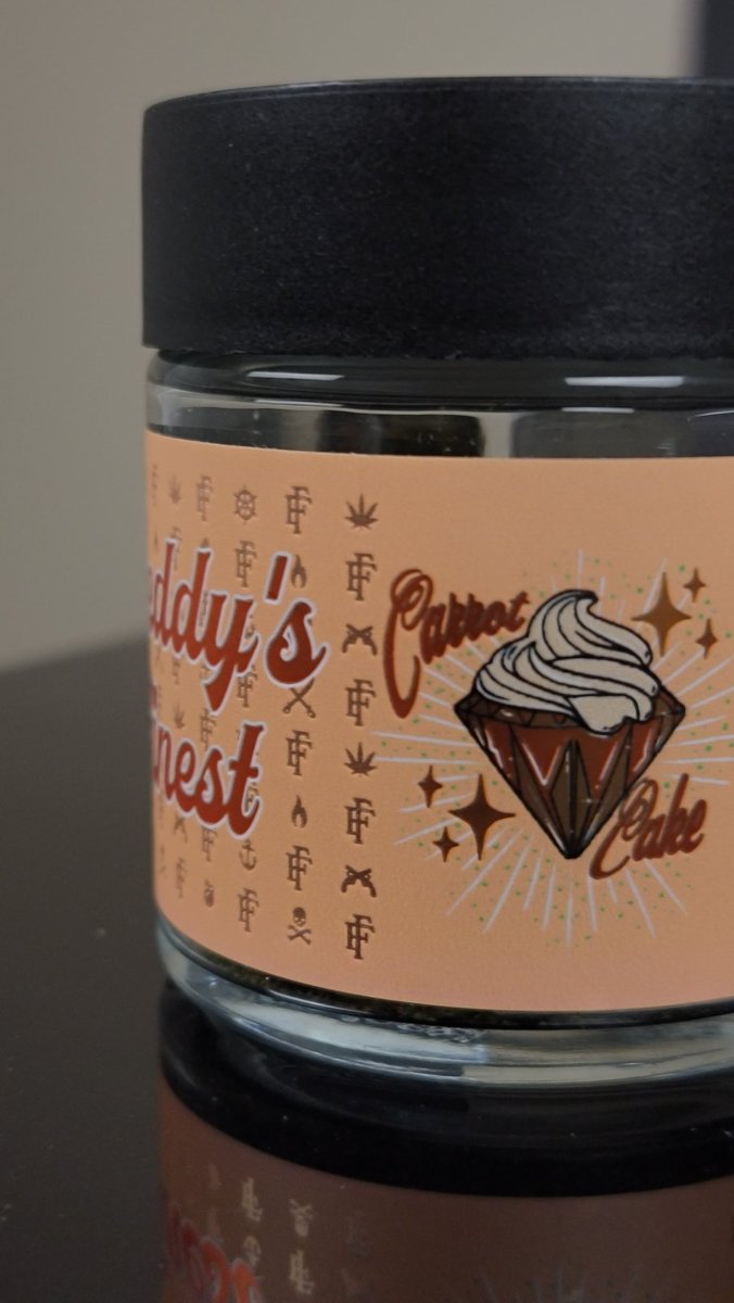 SSection420's tweet image. What it do ya&apos;ll! It&apos;s time to wake and bake! Today on the table we got Freddy&apos;s Fuego with Carrot cake 🥕🍰💨💨💨 what you smokin? #smokinsection #freddysfuego #rollup #WakeAndBake #pnw #Seattle