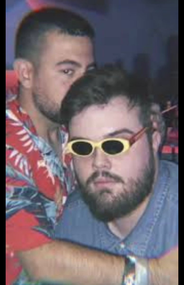 algaco99's tweet image. Alguien puede ponerle barba a mi amigo ?