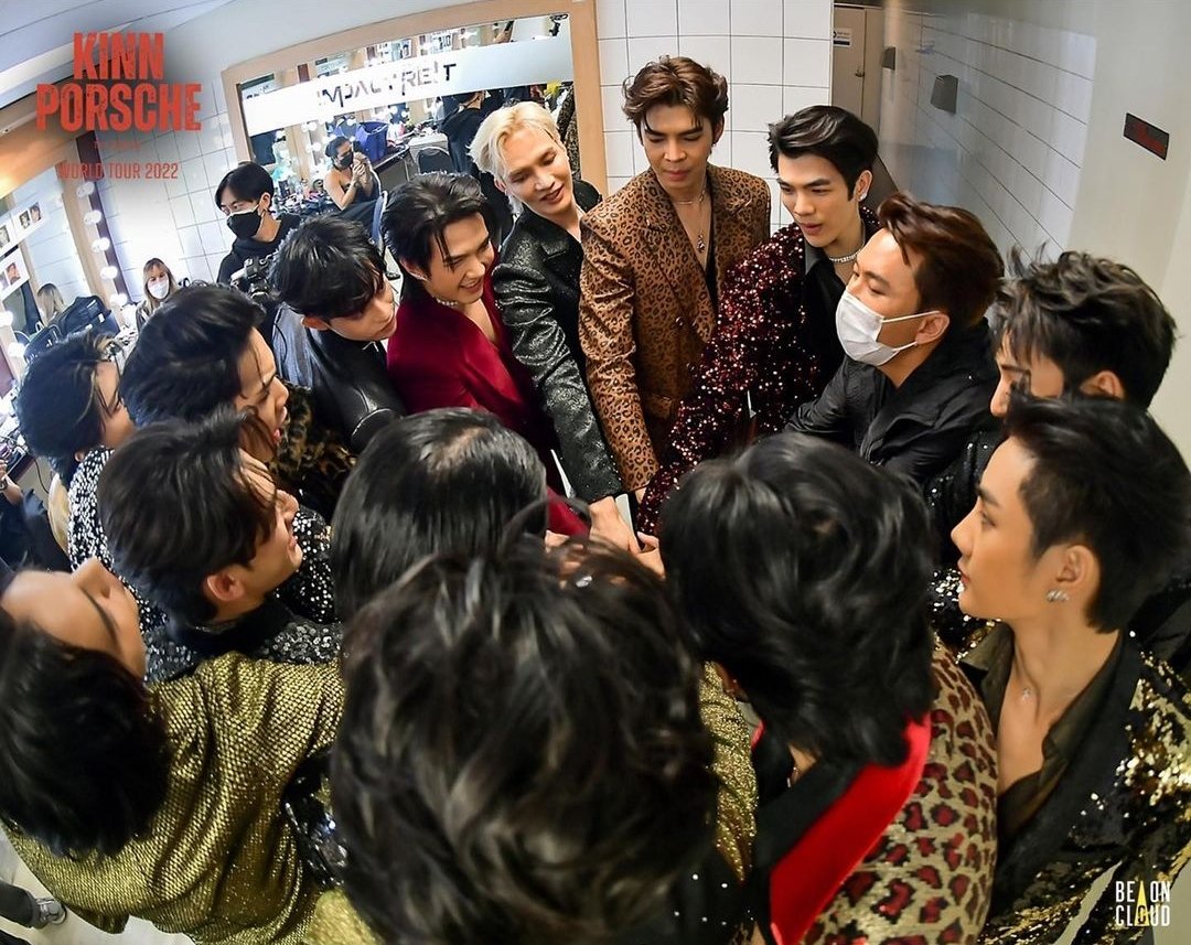 JMSJYBY2's tweet photo. รักพวกคุณทุกคนเลยนะ จะอยู่ตรงนี้ค่อยซัพพอร์ตพวกคุณตลอดไปนะ🥰❤️
#KinnPorscheTheseries 
#kinnporscheworldtour2022 
#Noojobby 
#BuildJapakan https://t.co/rmNrlVdKlD