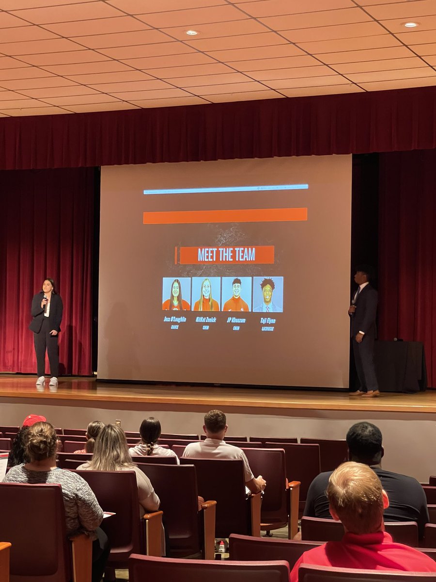 🚨 Buckeyes in Action 🚨

Bucks Go Pro Student-Athlete Interns Jess O’Loughlin, Taji Flynn, Jean-Pierre Khouzam, and Kit Kat Zenick present on Buckeye Inclusion.🅾️

#GoBuckeyes🌰