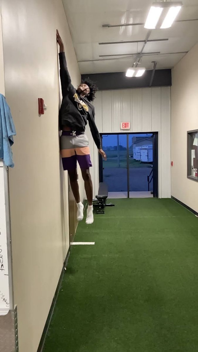 Hays High Boys Basketball tweet media