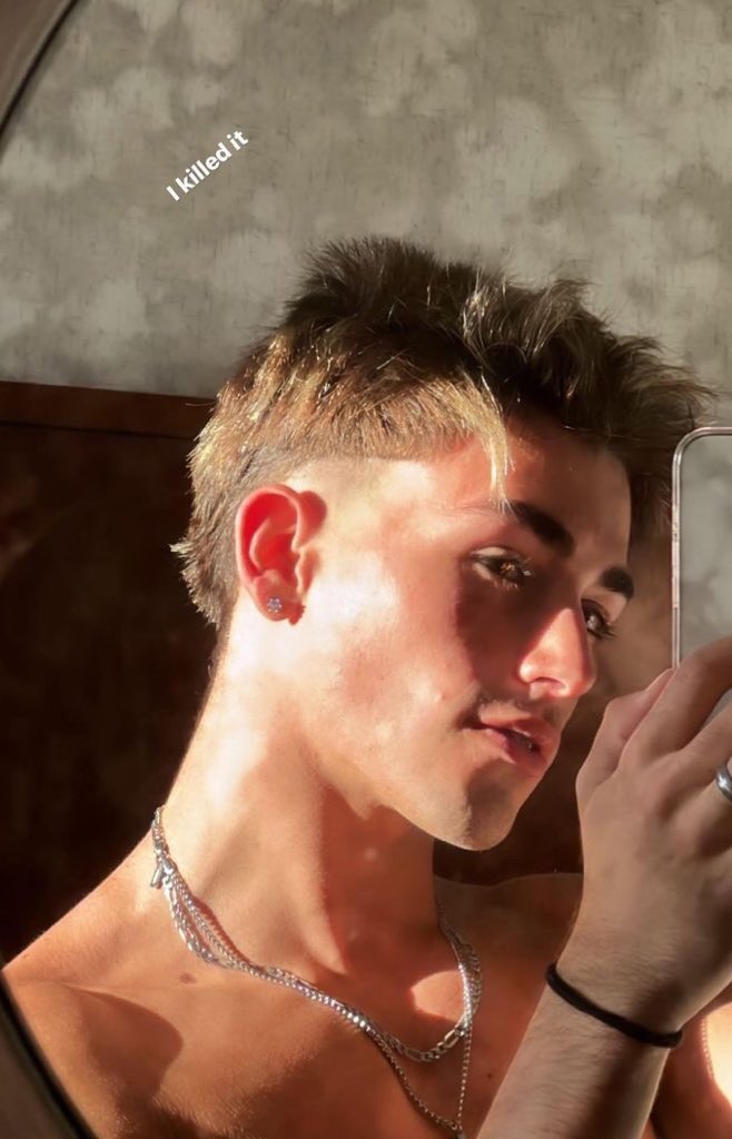 urreamandon's tweet photo. #SelfieForAlex 
golden duo 🌅☀️✨ https://t.co/3GUi9Yb70K