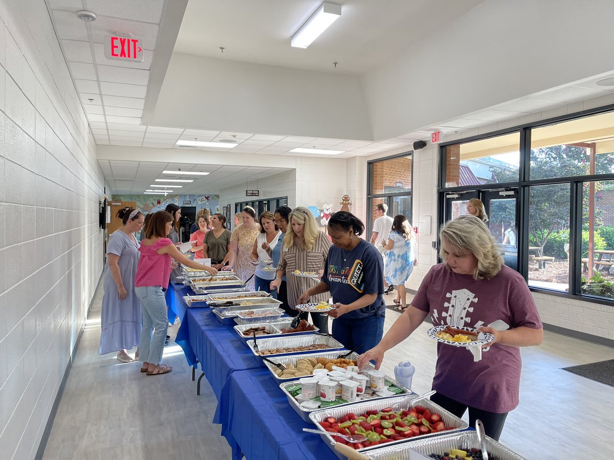 Today’s breakfast feast was prepared by @picnicbasketmealmarket and sponsored by our #PrimaryPartners @burnbootcampath! A full belly made for a great first Faculty Meeting! 🥓🍳