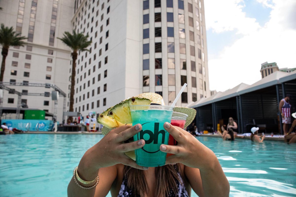 PHVegas's tweet photo. A refreshing summer cocktail is calling your name at #TheScenePoolDeck๐น https://t.co/3bY4ogBU7b