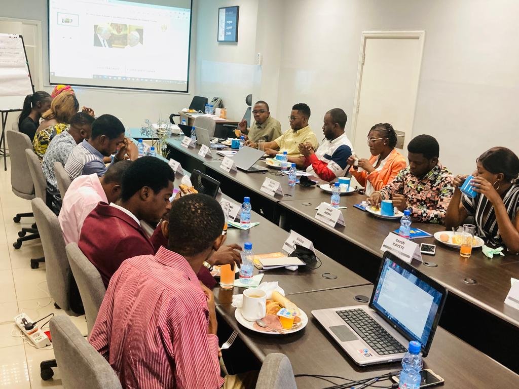 NsukaMosengo's tweet photo. Nous avons participé à la 3° session de formation sur le #fact-checking organisée avec l’appui financier de #Osisa, Balobaki Check en partenariat avec le CESD, ce jeudi 28 Juillet,dans le cadre du projet : ´´ vérifier avant de faire suivre ´´. 

@balobaki @Ange_kason https://t.co/vHyJMhfppe