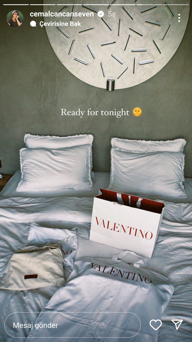 Lucca Beach Bodrum'da gerçekleşecek Valentino X Beymen davetine katılmaya hazırlanan Cemal Can'ın story paylaşımı

"Ready for tonight 🌞"

#ValentinoEscape 
#ValentinoxBeymen
